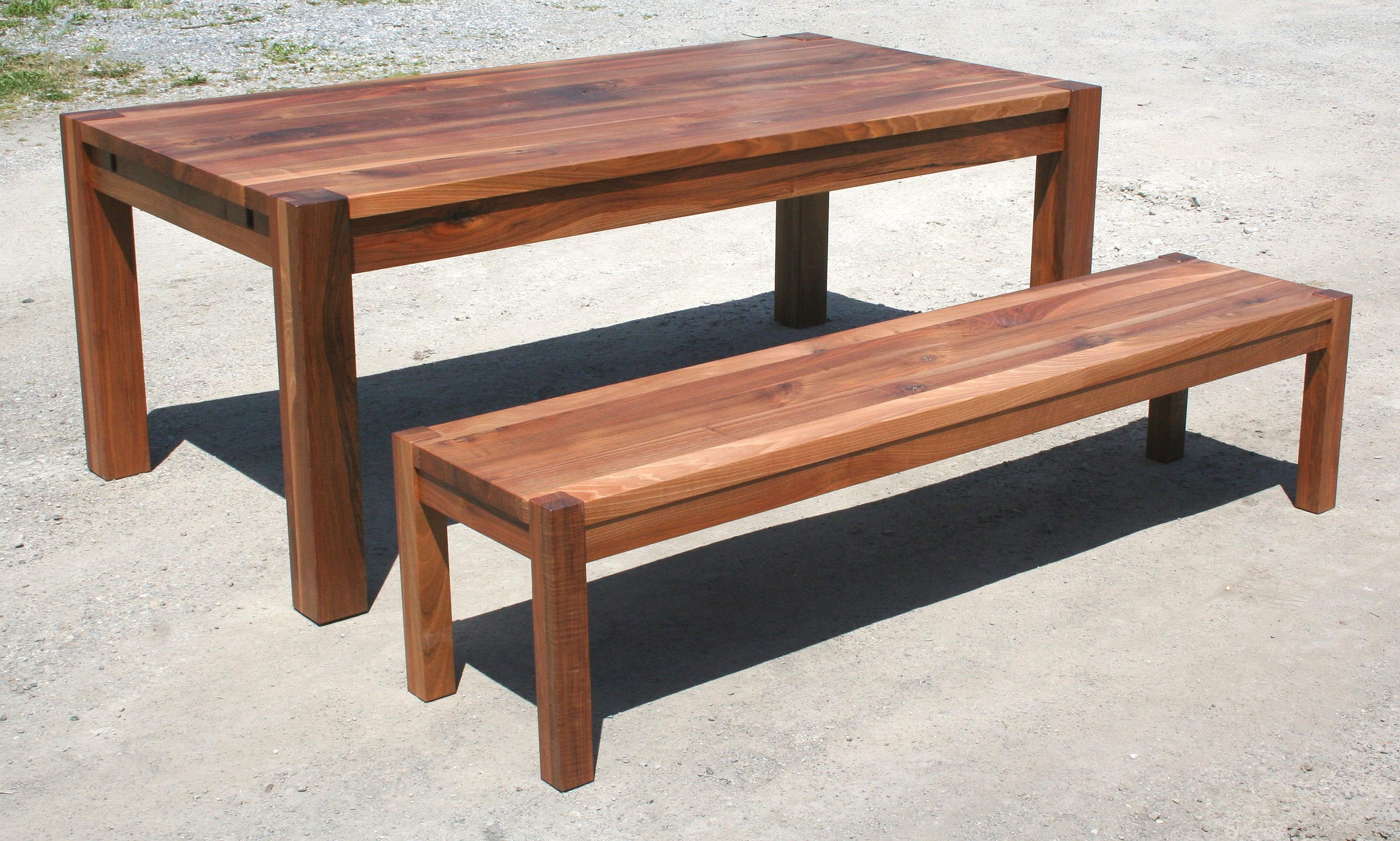 Tischlerei T&M-Möbeldesign Nussbaumtisch